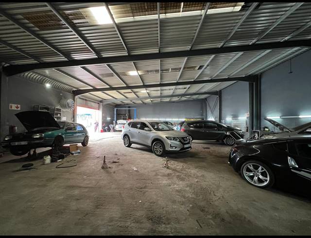307M² WAREHOUSE TO LET IN FERNDALE